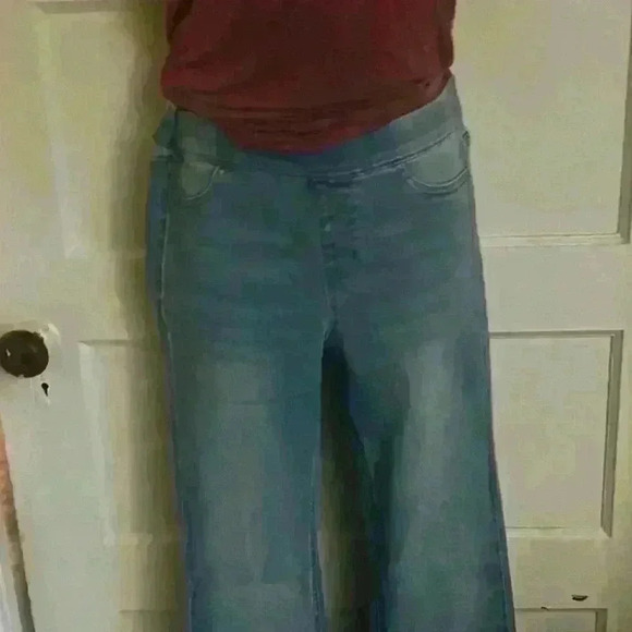 Jellybean Jeans Pull On Bootcut Size Small New - Picture 2 of 4